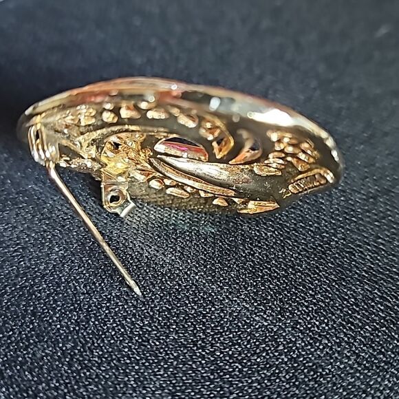 Vintage Whimsical Openwork Gold Knot Pin Brooch by Gerry's Creations - Picture 5 of 7